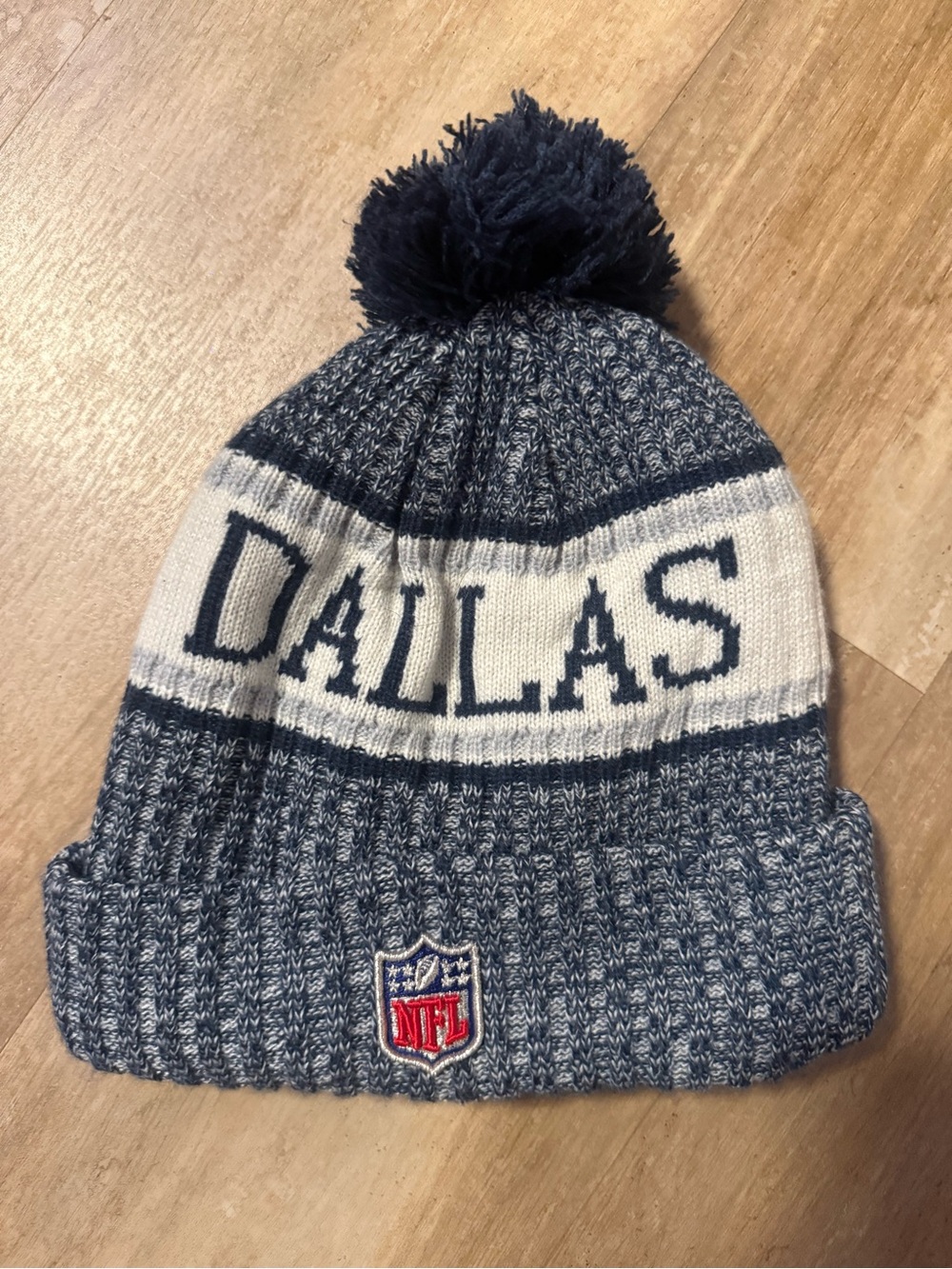 New Era Dallas Knit Pom Beanie - Navy and White